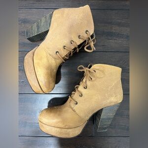 Steve Madden Tan Lace-Up Ankle Boots